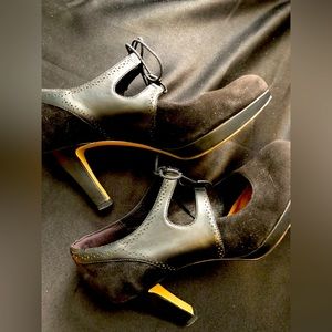 Clarks black suede & leather lace up loafer style heel Sz 8.5